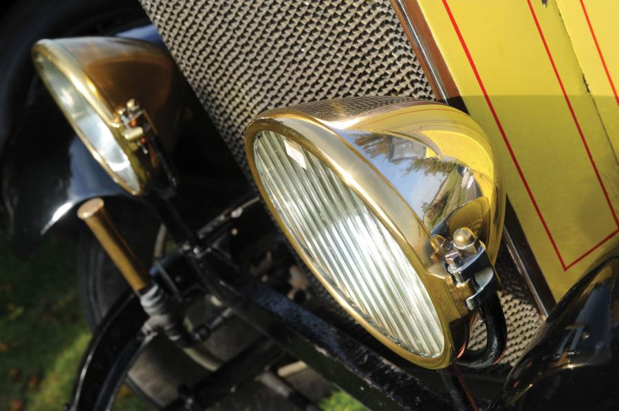 Детали экстерьера Stanley Model 735 Steam Touring 1918 года  (фото 5 из 9)